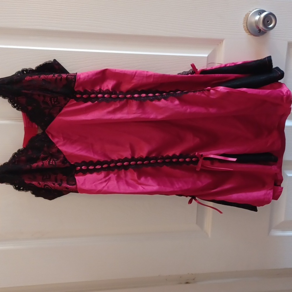 Elegant Pink and Black Lace Dress - Picture 14 of 15